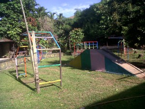 Speeltuin kindertehuis Hawai te Sentani Jayapura, Papua Indonesia